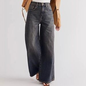 NWT Free People We The Free CRVY Gia Wide-Leg Jeans Size 35 Brown Wash Denim